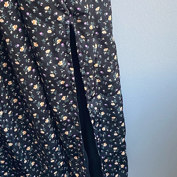 Black/floral dress with semi open back and slit on right side - Picture 4 of 4